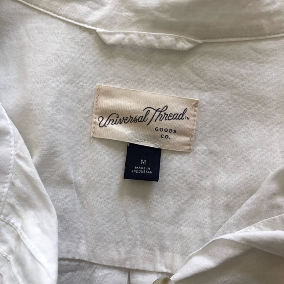 Universal Thread Short Sleeve Button Down Size Medium. - Picture 4 of 4